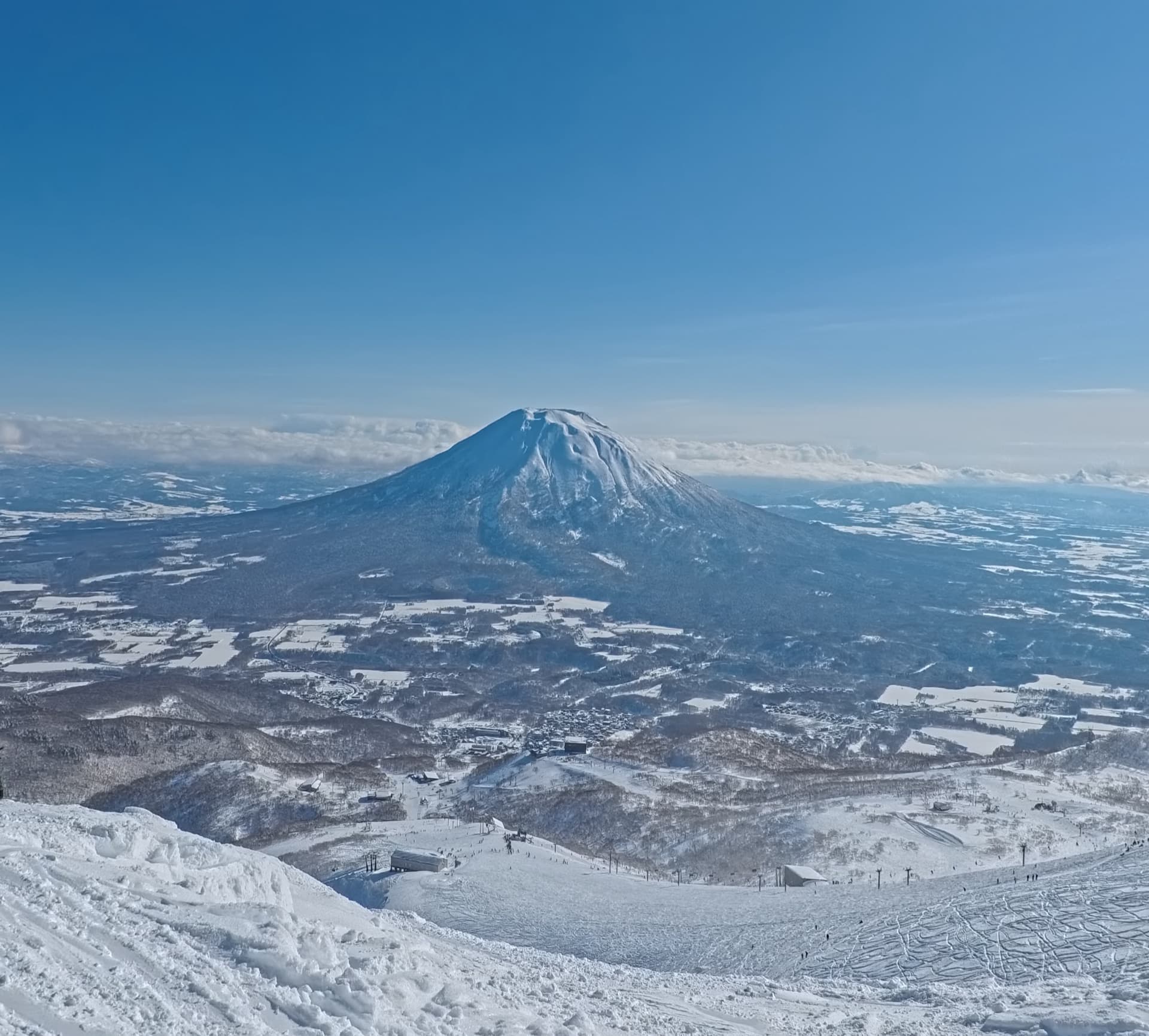 北海道二世古羊蹄山全景