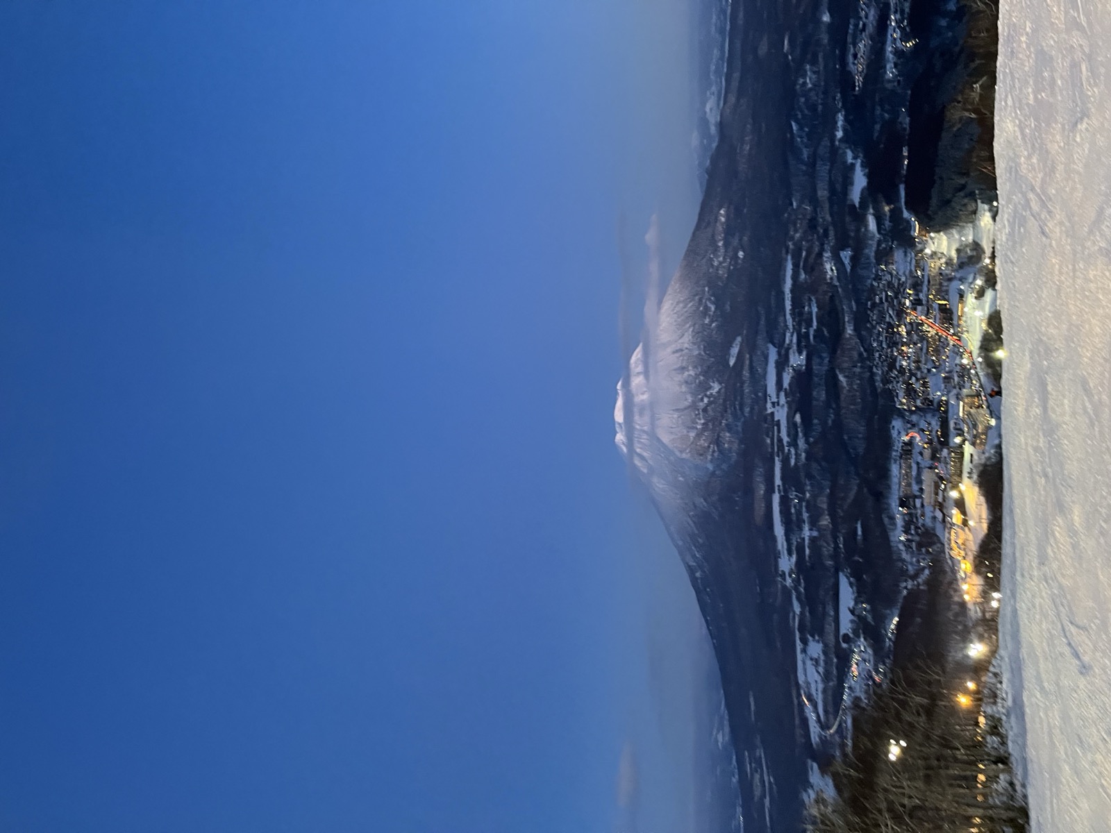 二世古比羅夫黃昏雪場與羊蹄山夜景